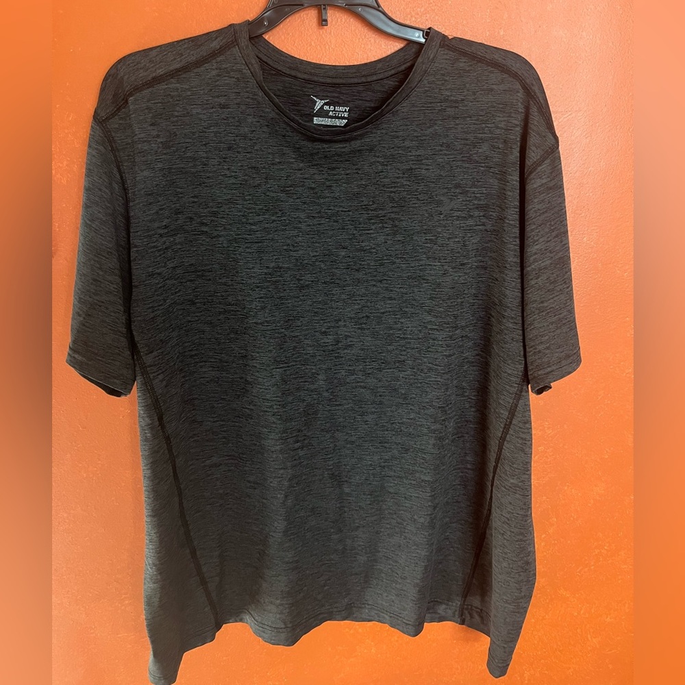 Men’s active gray old navy tshirt
